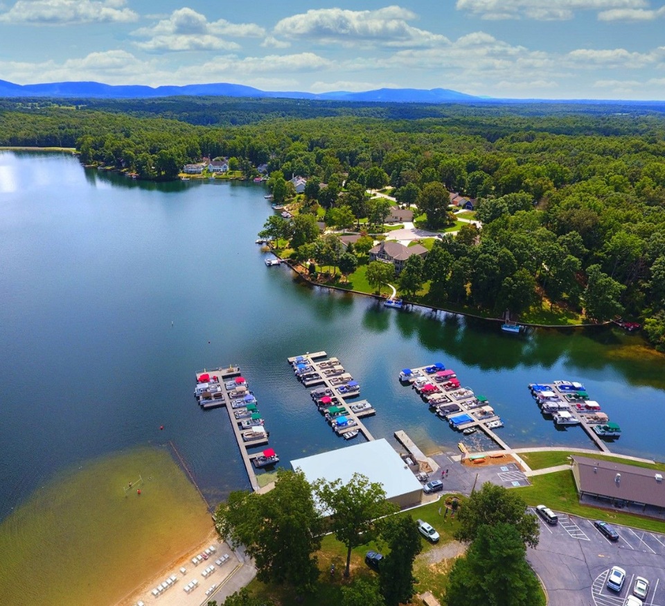 Lakes & Marinas